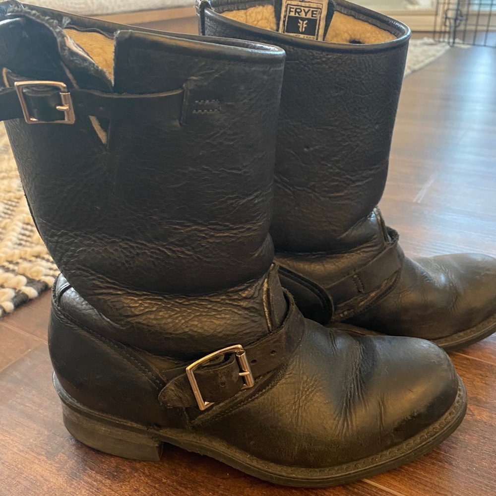 Frye size 8 shearling lined motorcycle boot